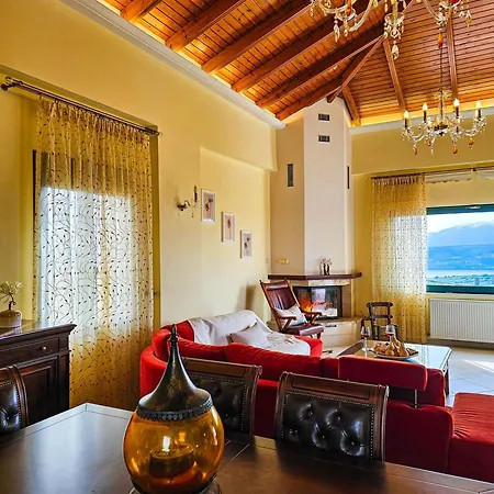 Vila Aitheras With Sea Views And Garden Stérnai