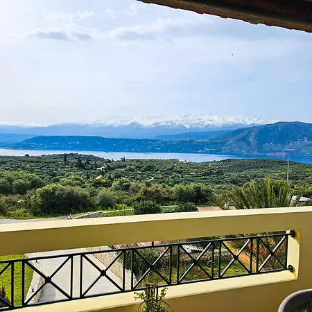 Vila Aitheras With Sea Views And Garden Stérnai